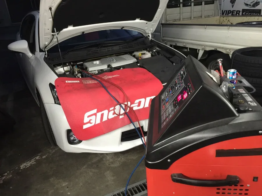 レクサス Ct200h エアコン回収再生作業